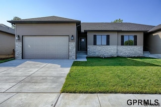 9431 Linwood Ln, Lincoln, NE 68505