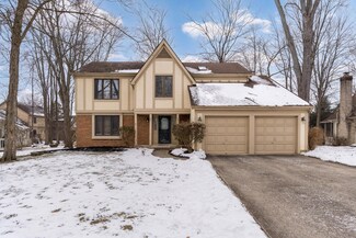 207 Woodedge Cir W, Powell, OH 43065