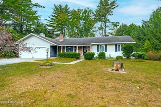 8 Cherokee Ln, Queensbury, NY 12804