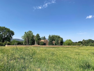 570 Baca Ln, Taos, NM 87571