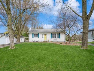 1016 1st St, Center Point, IA 52213
