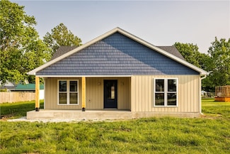 108 E North 2nd, Findlay, IL 62534
