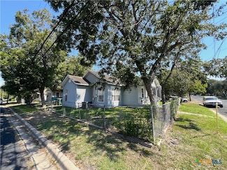 1002 E Park Ave, Victoria, TX 77901
