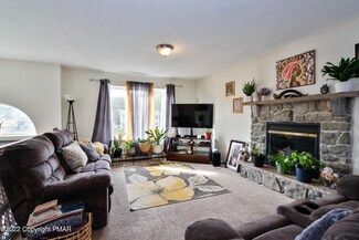 1167 Glade Dr, Long Pond, PA 18334