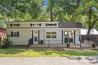 26090 223rd Ave, Delhi, IA 52223