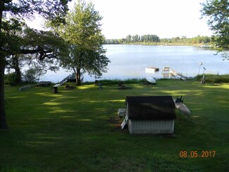 5349 W Diamond Lake Rd, Wawaka, IN 46794