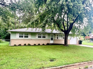 923 Rosemary Ave, Aurora, MO 65605