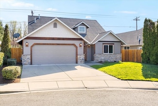 1499 SW David Dr, Grants Pass, OR 97527