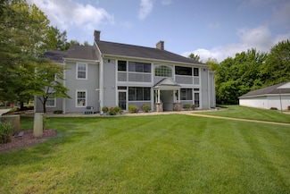 920 Oakbrook Dr, Jackson, MI 49203