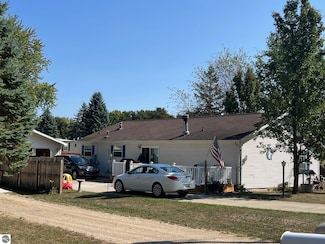 10429 Garfield Ave, Lake, MI 48632