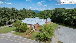 528 Piney Creek Rd, Lansing, NC 28643