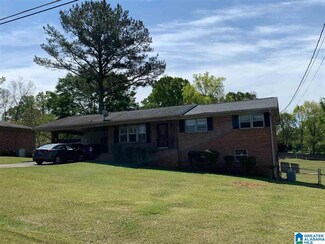 324 Seminole Dr, Anniston, AL 36206