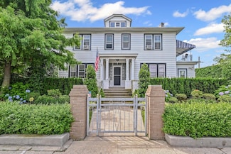 117,13 Rockaway Beach Blvd, Rockaway Park, NY 11694