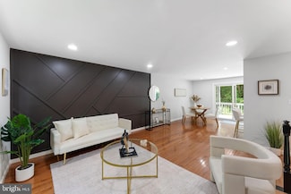 9117 Hunting Pines Place, Fairfax, VA 22032