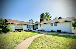 227 N 3rd St, Sterling, KS 67579