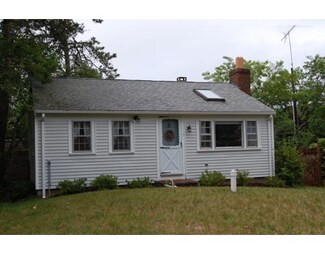 3 Sunset Ln, West Dennis, MA 02670