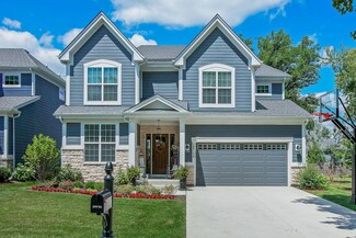 28W726 Ray St, Warrenville, IL 60555