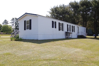 2 Purington Ave, Mechanic Falls, ME 04256