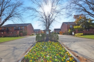 8521 Canterbury Square E, Indianapolis, IN 46260