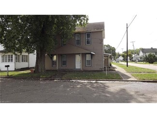 51 W 1st St, Frazeysburg, OH 43822