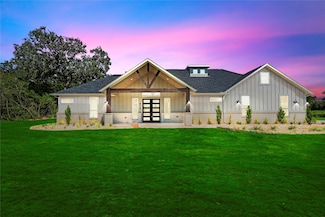 413 S Garrett Cir, Bellville, TX 77418