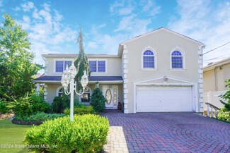 100 Bartlett Ave, Staten Island, NY 10312