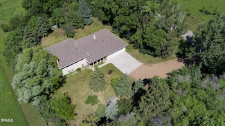 125 Oakfield Dr, Bismarck, ND 58503