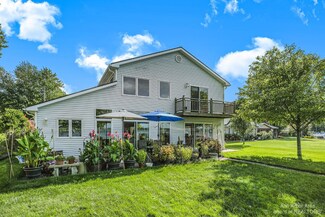 8851 Mcgregor Ln, Pinckney, MI 48169