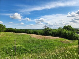 2228 Holliwell Valley Ct, Winterset, IA 50273