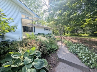 181 Pendergast Rd, Phoenix, NY 13135