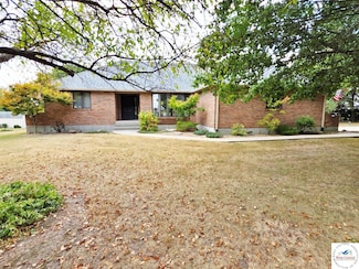 21528 Sacajawea Rd, Sedalia, MO 65301