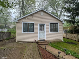 19 Bucknell Trail, Hopatcong, NJ 07843