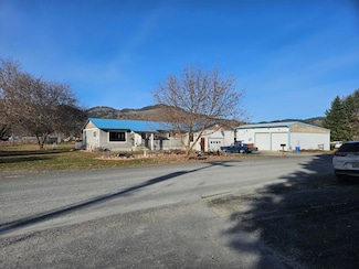 665 E Riverview Ln, Kettle Falls, WA 99141