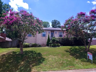 14710 Woodcreek Dr, Little Rock, AR 72211
