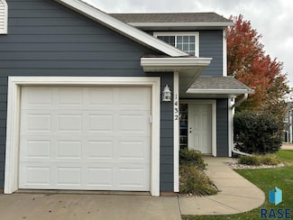 1432 N Conifer Place Unit 32, Sioux Falls, SD 57107
