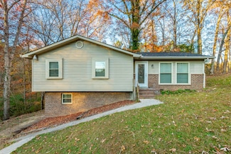 616 Pine Oaks Dr, Tunnel Hill, GA 30755