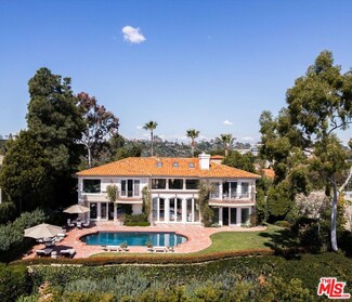 10814 Savona Rd, Los Angeles, CA 90077