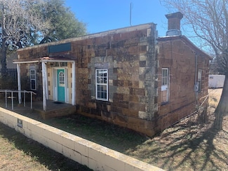 611 Fort McKavitt St, Mason, TX 76856