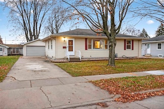 154 N Lark St, Oshkosh, WI 54902