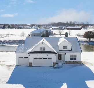 9536 Fields Dr, Zeeland, MI 49464