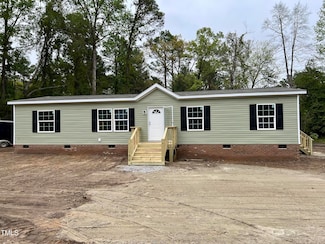105 Rainey Dr, Spring Lake, NC 28390