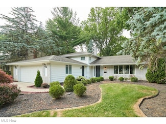 27798 Edgepark Dr, North Olmsted, OH 44070