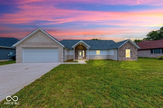 32 Downing Dr, Trafalgar, IN 46181