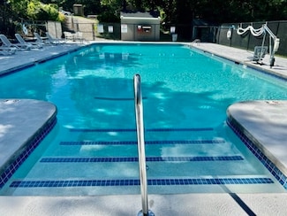 11 Thayer Pond Dr Unit 17, North Oxford, MA 01537