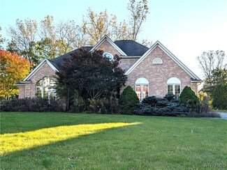 6706 Westminster Dr, East Amherst, NY 14051
