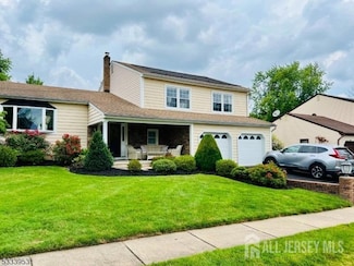 25 Heritage Dr, Edison, NJ 08820