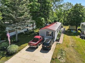 17748 Rock Creek Rd Unit 33, Thompson, OH 44086