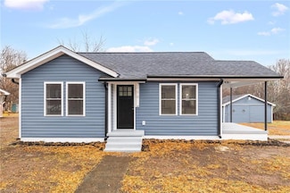 1107 Walnut St, Reidsville, NC 27320