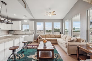 718 Chip Shot Cir, Spring Branch, TX 78070