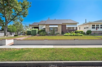 2460 Vuelta Grande Ave, Long Beach, CA 90815
